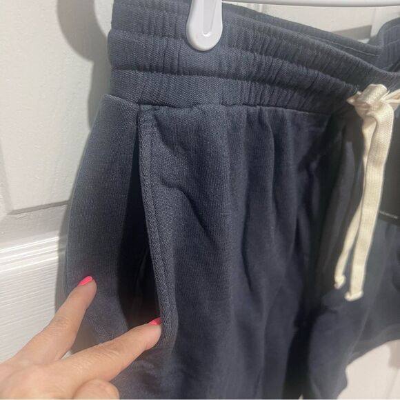 NWT Monrow gym shorts in vintage black size medium with adjustable waist band - Picture 8 of 12